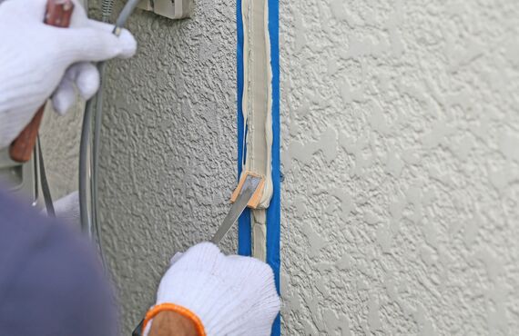 外装のひび割れやシーリング工事はお任せください | 宇都宮の防水工事なら対応力が自慢の株式会社ティーエスケー